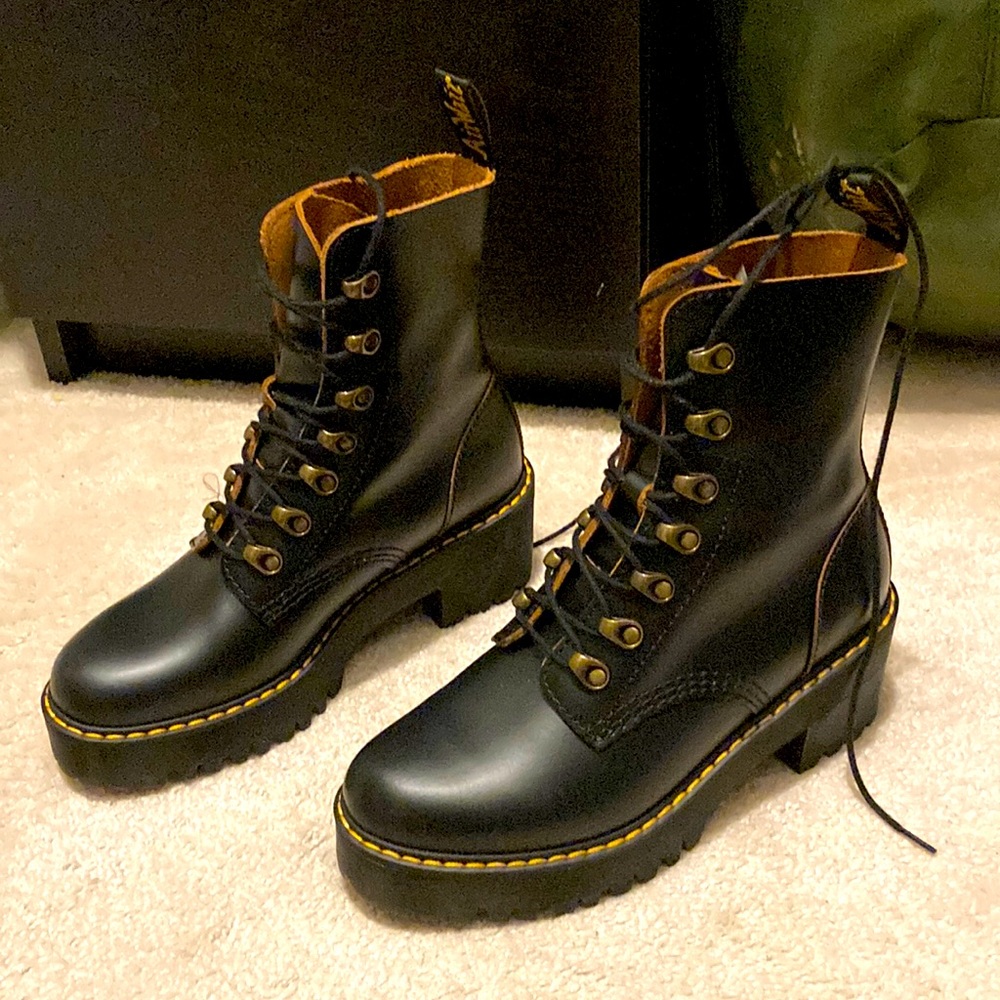 Dr. Martens Leona Boot